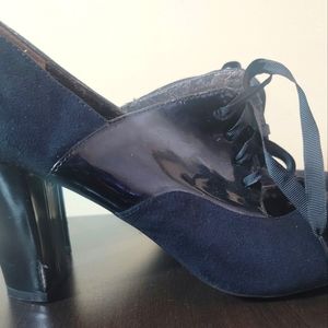 LIZ CLAIBORNE Black Patent/Faux Seude Pumps
